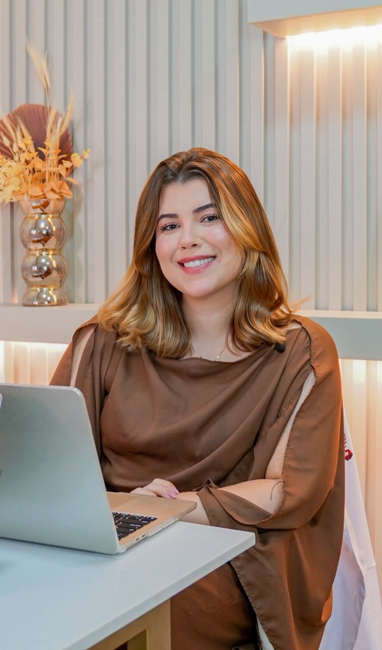 Dra. Clara Dantas, cirurgiã-dentista