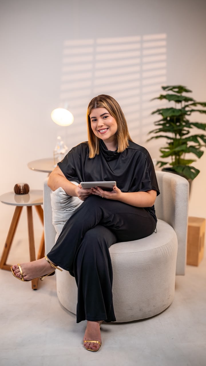 Dra. Clara Dantas no consultório